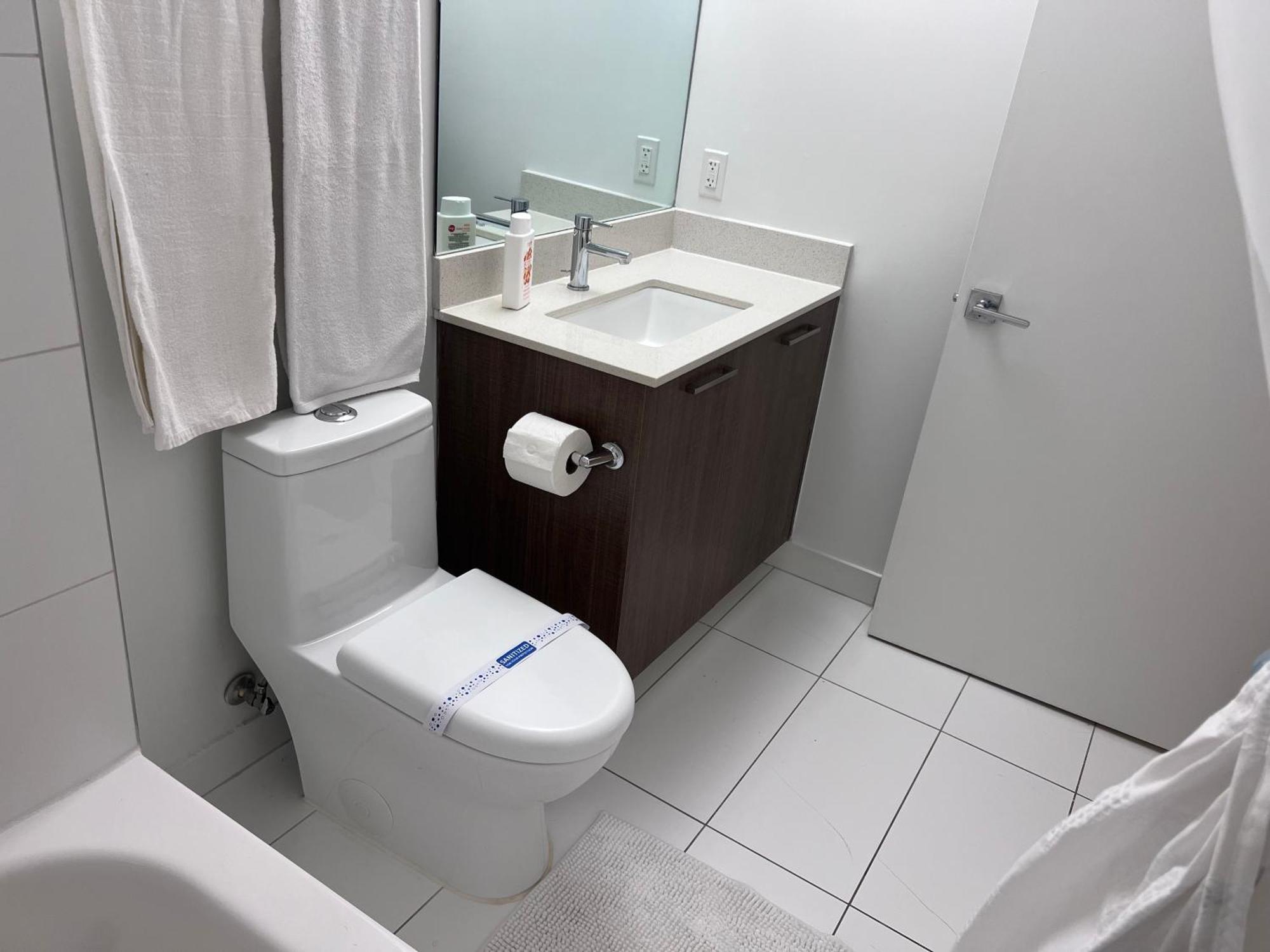 Master Bed Room In Calle Ocho Miami Zewnętrze zdjęcie